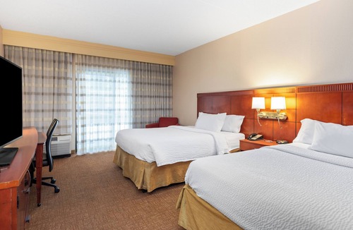 Holland Hotel | Courtyard by Marriott Toledo Airport Holland