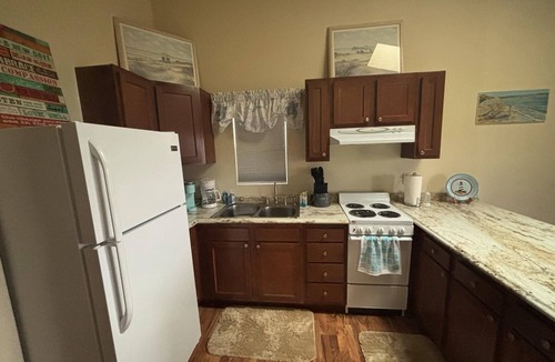 Oak Harbor Condo | Cozy 1-bedroom condo in wonderful Oak Harbor with AC, WiFi 30” boat dock