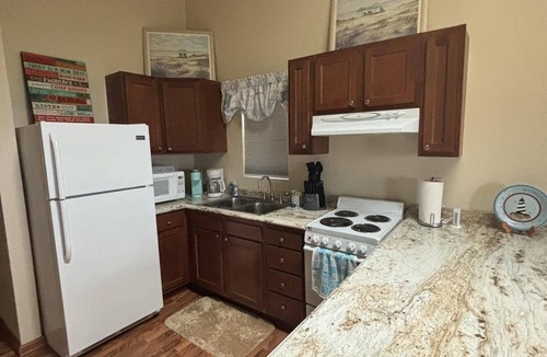 Oak Harbor Condo | Cozy 1-bedroom condo in wonderful Oak Harbor with AC, WiFi 30” boat dock