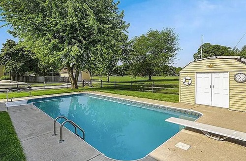 Rossford House | Cozy 1-bedroom house in enchanting Rossford with AC