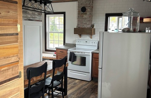 Williston House | Cozy 1917 home with fun loft for kids.Close to birding & fishing.pets welcome