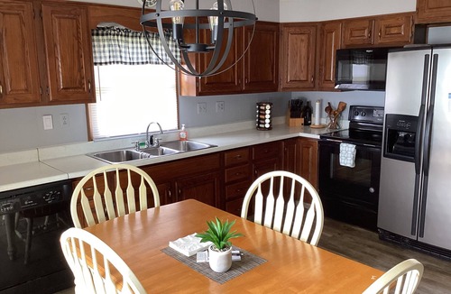 Warsaw Cottage | “Cozy 2-Bed Lakefront Cottage on Big Chapman Lake with Pier & Kayaks”