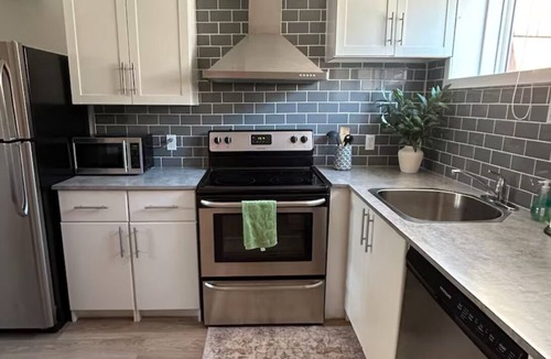 Cedarbrae House | Cozy 2 bedroom, AC, Mins to Seven Chiefs Sportplex, Off Stony Trail