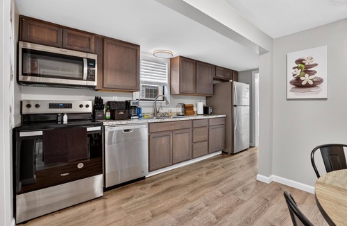 Bay City House | Cozy 3BR w/Yard Dog Friendly Ensuite