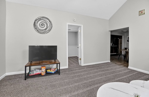 Bay City House | Cozy 3BR w/Yard Dog Friendly Ensuite