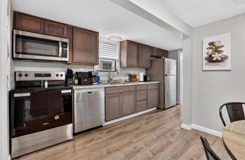 Bay City House | Cozy 3BR w Yard Dog Friendly Ensuite