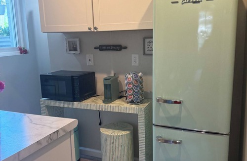 Belleville Cottage | Cozy 4-bedroom Victorian cottage in peaceful Belleville with AC