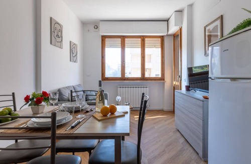 Pisa Apartment | Cozy and bright 45 sqm apartment, perfect for 2 people, located on the first floor of a building with a lift (not suitable for disabled people). The accommodation is located in a neighborhood served by all the main services: bars, restaurants, supermarke