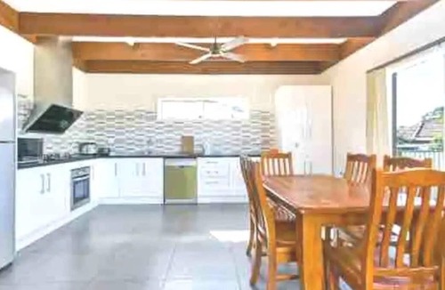 Noble Park House | Cozy and cheerful 4 bedroom house close to shopping and park