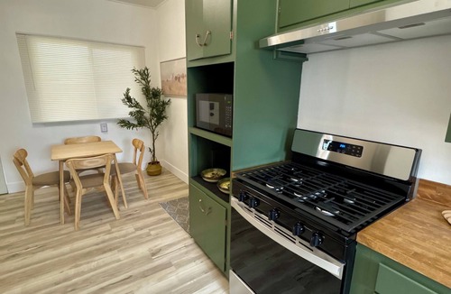 Bay City House | Cozy Boho Retreat - 4 beds, spacious, close to downtown.