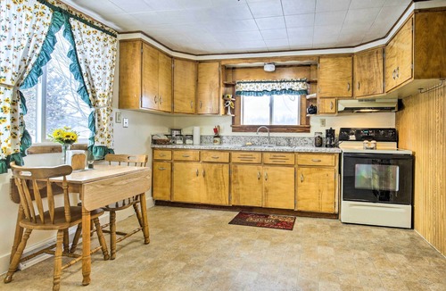 Chassell House | Cozy Chassell House - 10 Mi to Portage Lake!