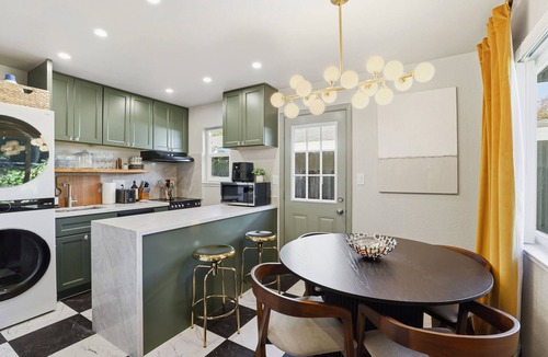 Represa House | Cozy & Comfy! 2-bedroom duet beautiful Folsom with AC, King Beds, Washer/Dryer
