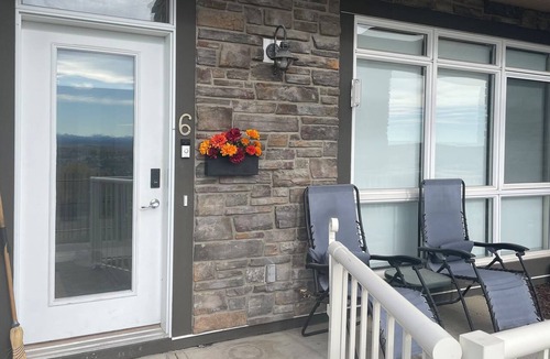 Northwest Calgary Condo | Cozy Condo - Quick exit to mountains!