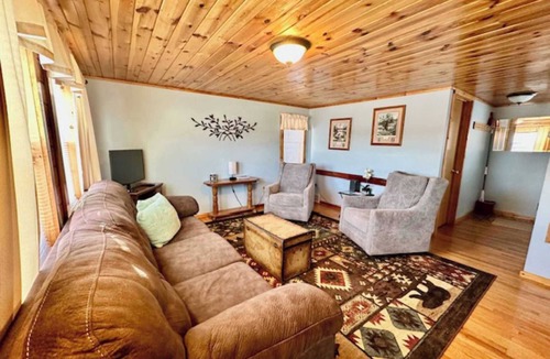 Munising Cottage | Cozy Cottage in Town! Near Pictured Rocks!