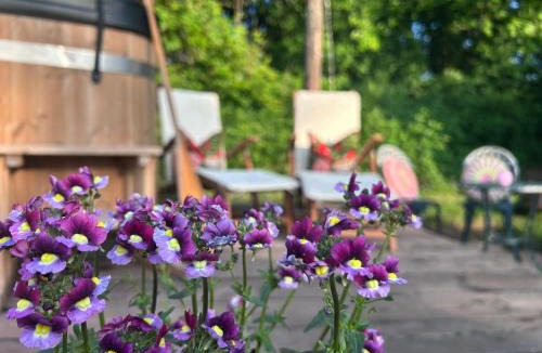 Chepstow House | Cozy Countryside Retreat & Stargazing Heaven" with Wood-Fired Hot Tub"