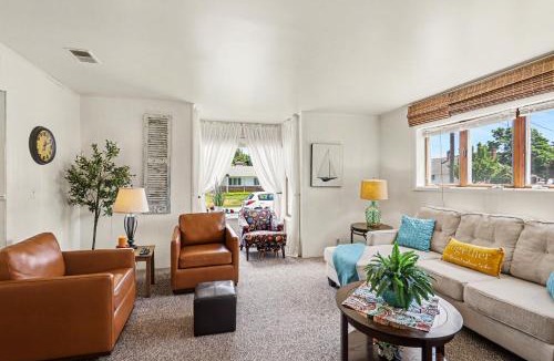 Tawas City House | Cozy Downtown Cottage Near Beach and Pier