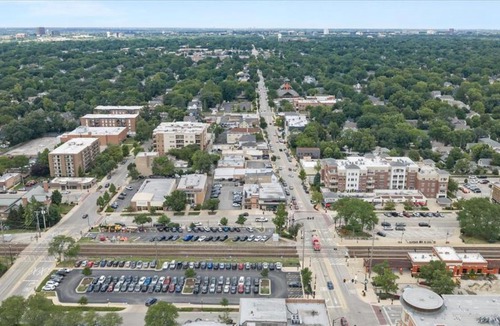 Downers Grove Apartment | Cozy Downtown Studio Walk to Metra