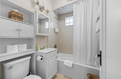 Downers Grove Apartment | Cozy Downtown Studio Walk to Metra