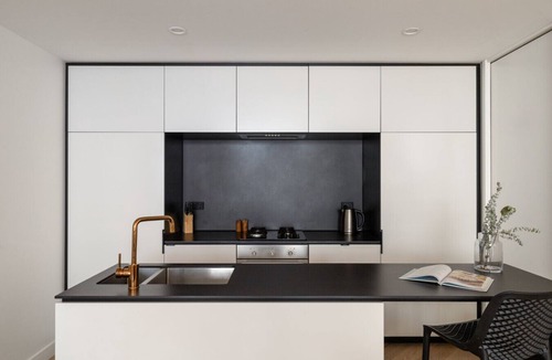 Fitzroy Apartment | Cozy Fitzroy Hideaway Free Parking near Smith St