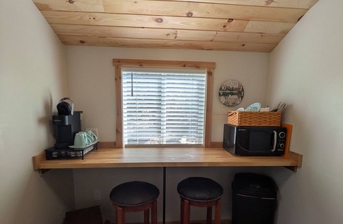 Mayfield Cabin | Cozy lakefront cabin, TONS of amenities; dog friendly; 15 mins to downtown TC