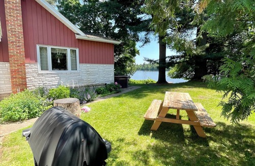 Champion Cabin | Cozy Lakefront Cabin🌞Experience the beauty of the real UP!