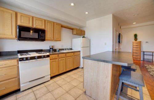 Lowell Apartment | Cozy Lowell Studio ~ 19 Mi to Grand Rapids!