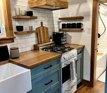 Groveland House | Cozy Modern Tiny Retreat with Yoga Dome, Garden, and Stargazing in Groveland, California