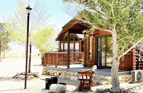 Lone Pine Cabin | Cozy Mountain-Style Cabin with Scenic Sierra Nevada Views Near Lone Pine, California