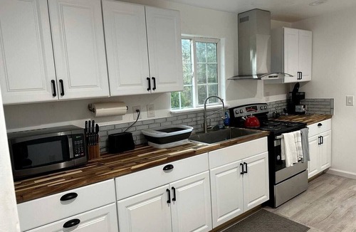 Groveland House | Cozy Nature-Filled Home with Garden & Night Sky Views Near Yosemite Tioga Pass, Groveland CA