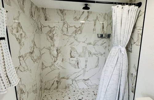 Kaweah Other | Cozy Private Suite with bathroom, 28 mins from Sequoia National Park.