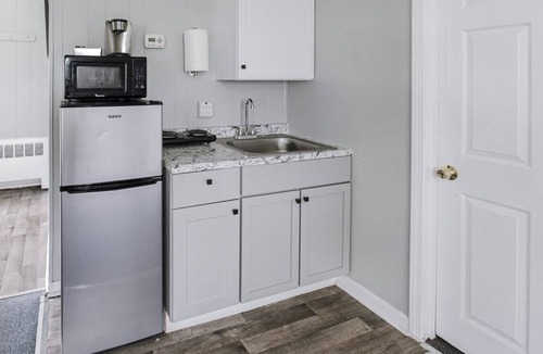 Riverview Apartment | Cozy Room in Brownstown Private Bath Wi-Fi