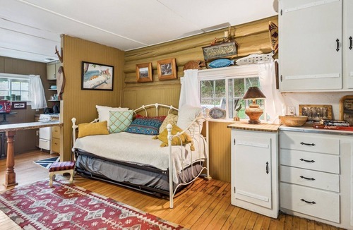 Abrams Cottage | Cozy Rost Lake Log Cabin in Oconto County