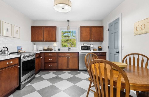 South Haven House | Cozy South Haven Retreat Near Pilgrim Haven Beach!