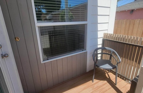 Los Angeles Apartment | Cozy studio ADU in lovely Los Angeles with refreshing AC near SoFi Stadium