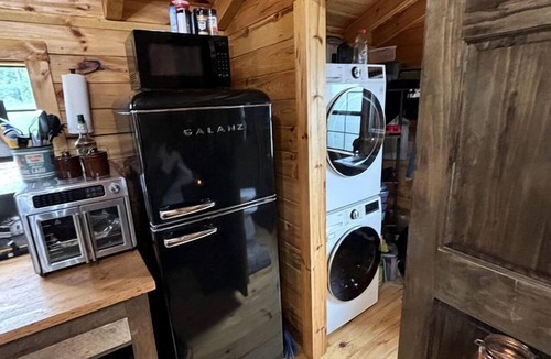 Kerr Cabin | Cozy Studio Cabin Surrounded by Nature for a Peaceful Getaway near Gallipolis, Ohio