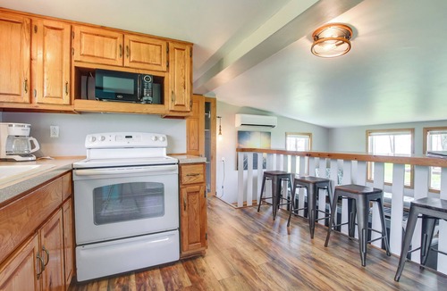 Abrams Cabin | Cozy Waterfront Home on the Bay of Green Bay!