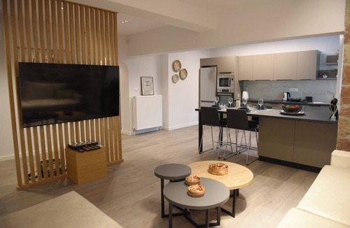 Mytilene Apartment | CozyFlat 88m2 very spacious for long stays, fully equipped, with private parking