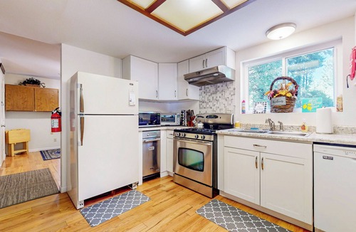 Shingletown House | Creekside Escape w/Private Hot Tub in Shingletown