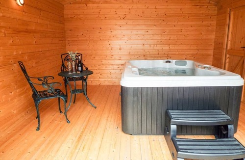 Pershore Cabin | Cropvale Lodge, Pershore