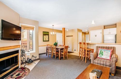 Thompsonville House | Crystal Mountain Condo - Wintergreen 535