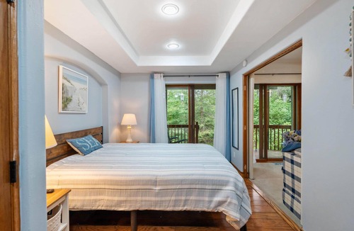 Petoskey Condo | Cute Condo on Round Lake in Petoskey