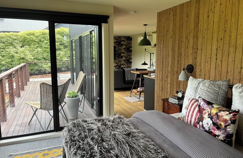 Warburton House | Dalla Vite, 'by the vine'