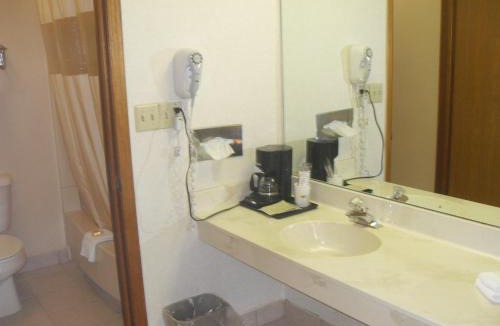 Maumee Hotel | Days Inn by Wyndham Maumee/Toledo