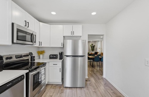 Ypsilanti House | Dedicated Desk - Historic 2BR Ypsilanti Townhome