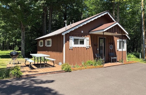 Ontonagon Cottage | Deer Trail at Miller's Cottages