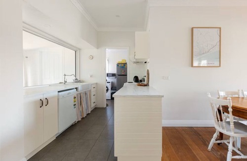 Lakes Entrance Cottage | Delightful cottage close to everything.