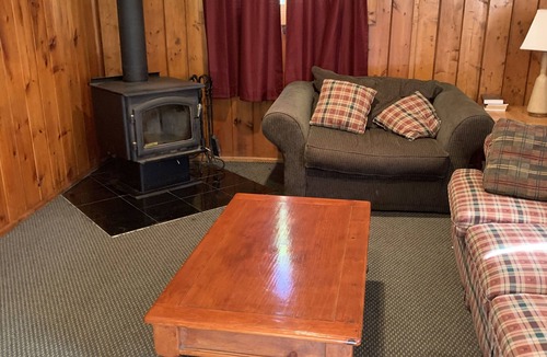 Tawas City Cottage | (Depine) Cozy 3 Bedroom Cottage LAKEFRONT/BEACHFRONT - PETS OK