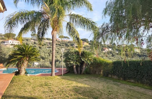 Monade Santa Lucia Apartment | Designer apartment with garden and private pool in a panoramic location