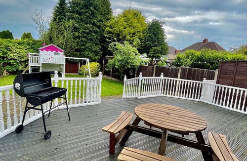 Cradley House | Detached LuxuryHome with Aircon, Patio, BBQ, Pool Table & Table Tennis