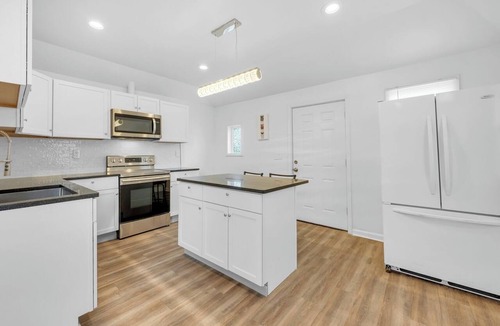Mexicantown - Southwest Detroit Apartment | Detroit 3BR in Mexicantown | Sleeps 7 + WiFi